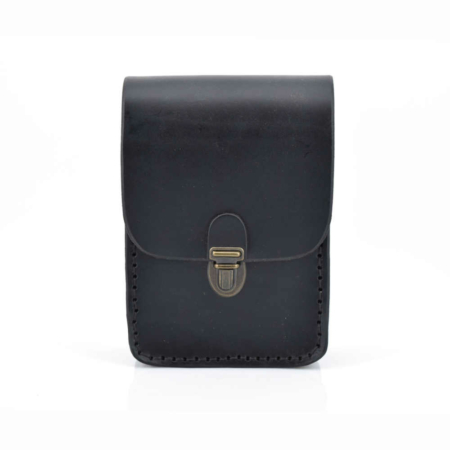 Pochette noire en cuir à mettre à la ceinture