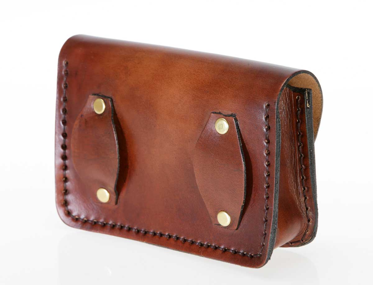 Pochette en cuir à mettre à la ceinture \