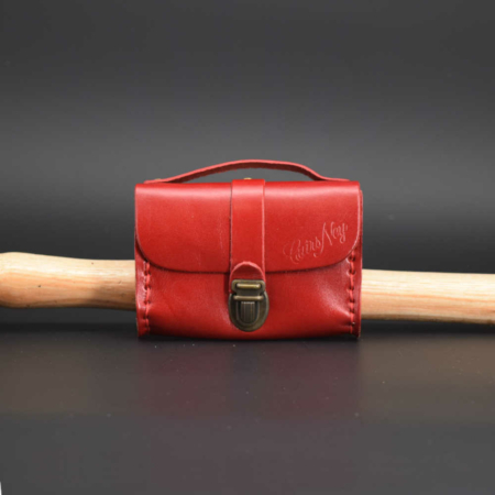 Porte-monnaie en cuir rouge de type "Cartable"