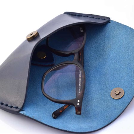 Etui à lunettes en cuir bleu marine