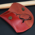 Étui à lunettes rouge en cuir - by "Les Cuirs Ney"