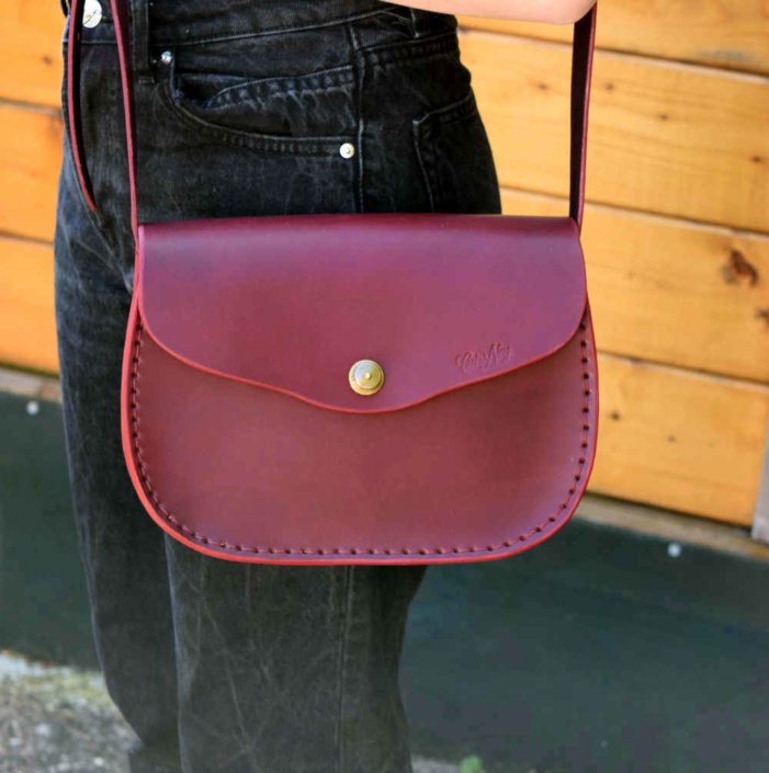 Sac à Bandoulière Daytimer En Cuir Bordeau - Taille Moyenne, Occasion Très Bon État