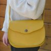 Sac jaune en cuir à bandoulière "Cerise"