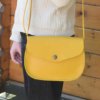 Sac jaune en cuir à bandoulière "Cerise"