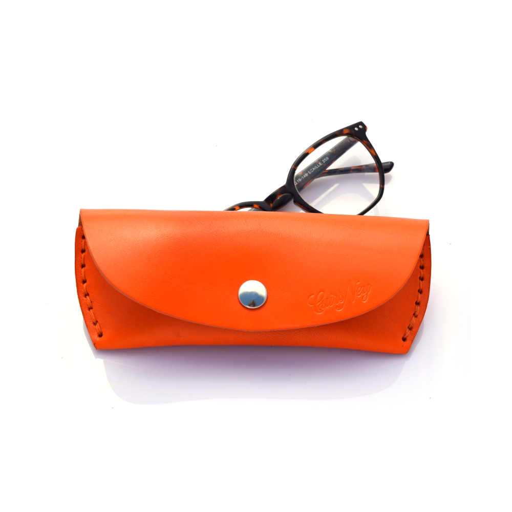 Étui à lunettes en cuir orange - by Les Cuirs Ney