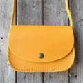 Petit sac jaune en cuir à bandoulière "Audrey" - fermeture aimant