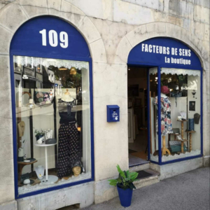 Boutique Artisanale aux Rousses (39)