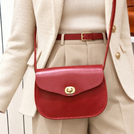 Sac pour femme en cuir rouge à bandoulière "Cerise" - tourniquet
