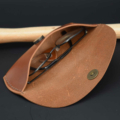 Étui à lunettes en cuir marron cognac - by "Les Cuirs Ney"