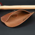 Étui à lunettes en cuir marron cognac - by "Les Cuirs Ney"