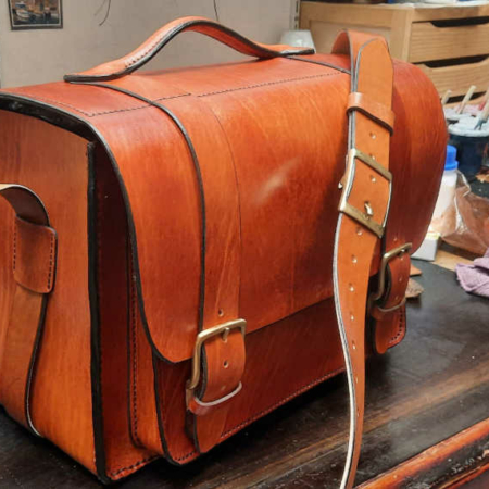 Grande sacoche en cuir pour homme avec bandoulière et poignée