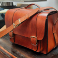 Grande sacoche en cuir pour homme avec bandoulière et poignée