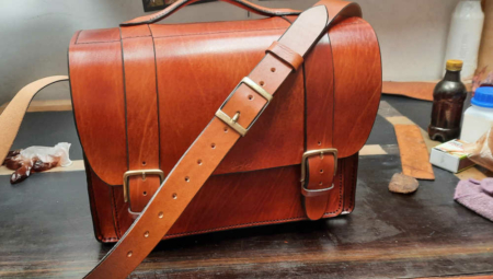 Grande sacoche en cuir pour homme avec bandoulière et poignée