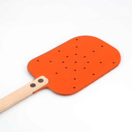 Tapette à mouches en cuir orange - by "Les Cuirs Ney"