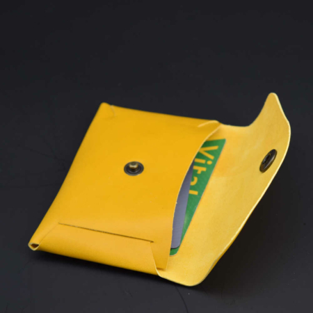 Porte-monnaie sans couture en cuir jaune - simple et efficace !