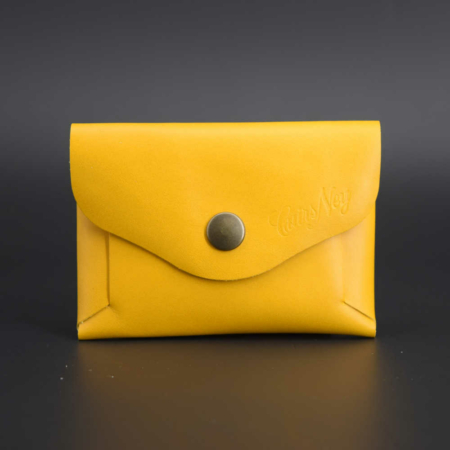 Porte-monnaie sans couture en cuir jaune - simple et efficace !