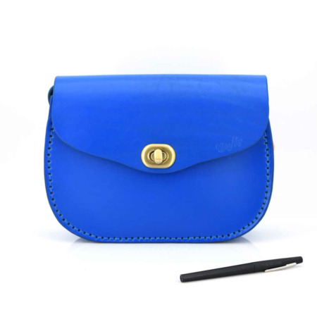 Sac pour femme en cuir bleu clair à bandoulière "Cerise" - tourniquet