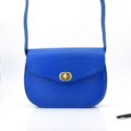 Sac pour femme en cuir bleu clair à bandoulière "Cerise" - tourniquet