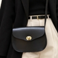Sac noir en cuir à bandoulière "Cerise" pour femme (fermeture tourniquet)